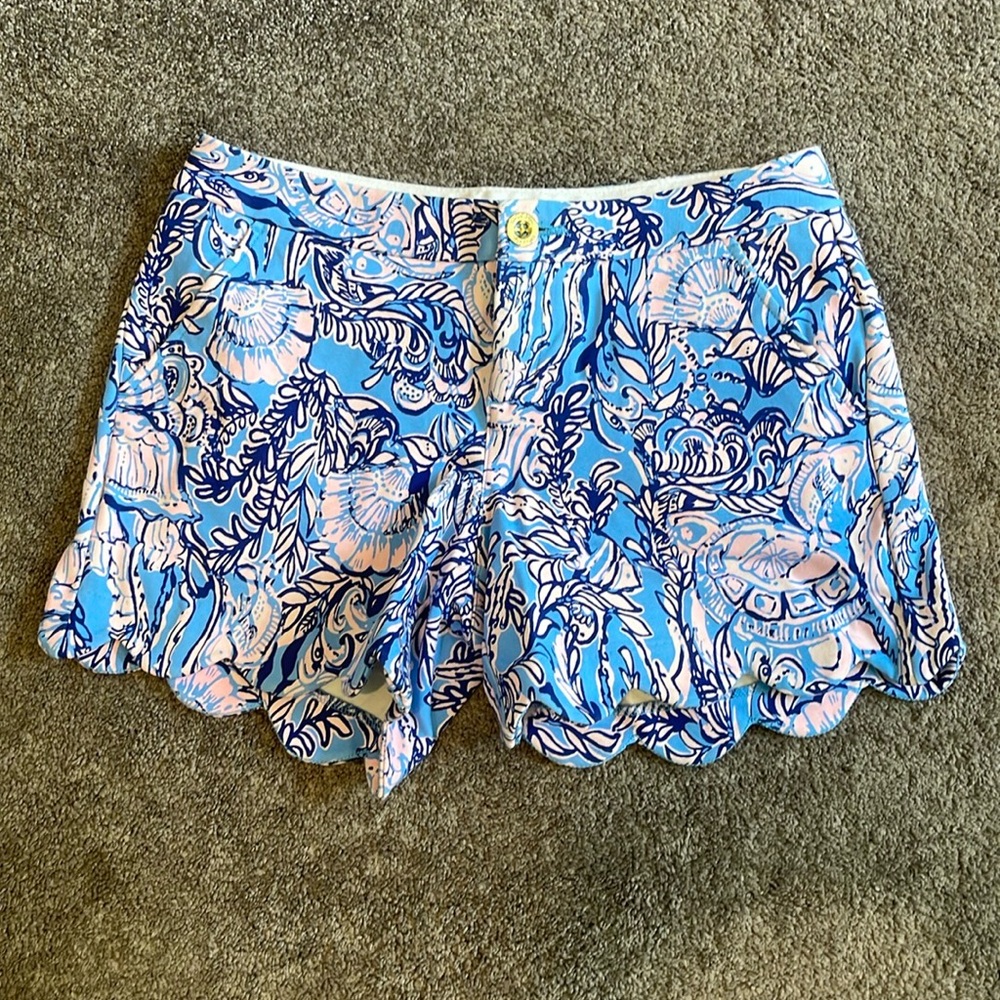 Lilly Pulitzer shorts size 4, cute hem detail